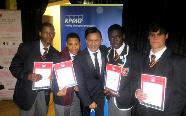 Eugene, Dee-Jay, Julian Naidoo van Heart FM, Malcolm en Phillip